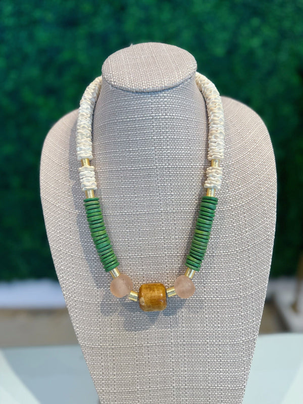 Short coconut wood and green beaded necklace