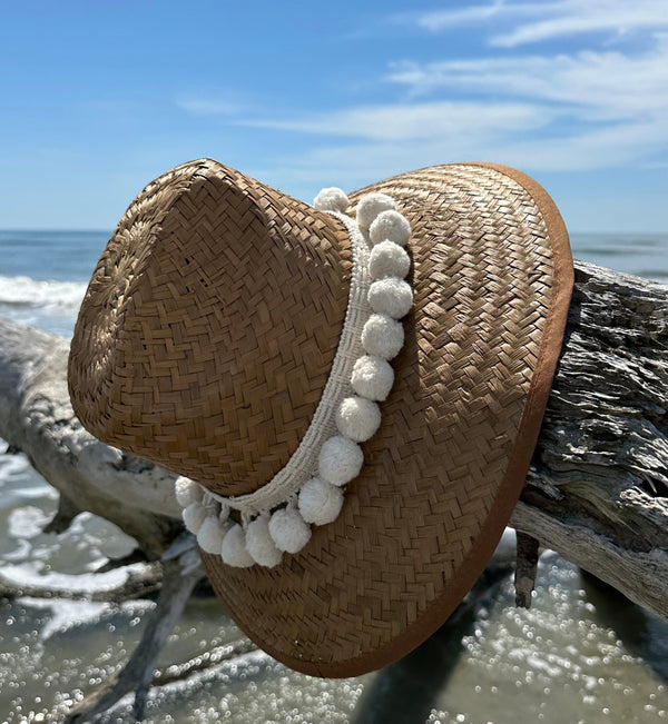 Straw hat with cream Pom Pom